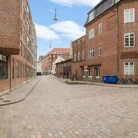 Near Pedestrian Street In Apartament Aalborg